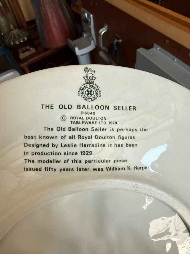 Royal Doulton Plate: The Old Balloon Seller image indicator(3)