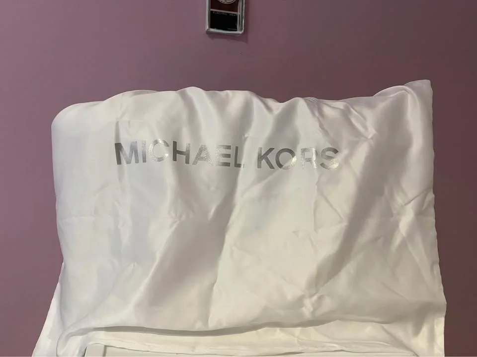 Micheal Kors Tote Bag image indicator(2)