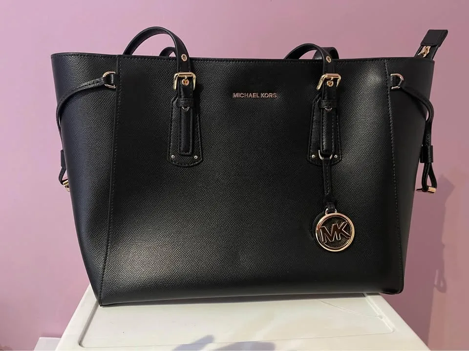 Micheal Kors Tote Bag image indicator(3)
