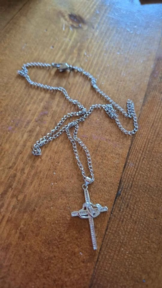 Silver-Toned Interlocking Heart Cross Necklace - photo 2