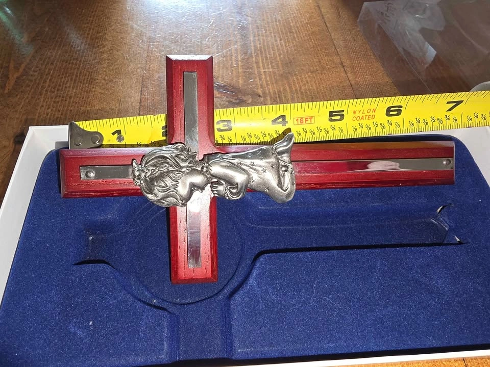 Wooden Wall Cross with Praying Girl Pewter Figure - photo 3