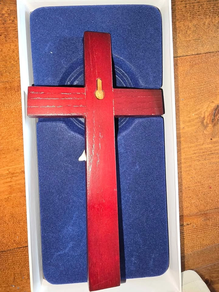 Wooden Wall Cross with Praying Girl Pewter Figure - photo 5