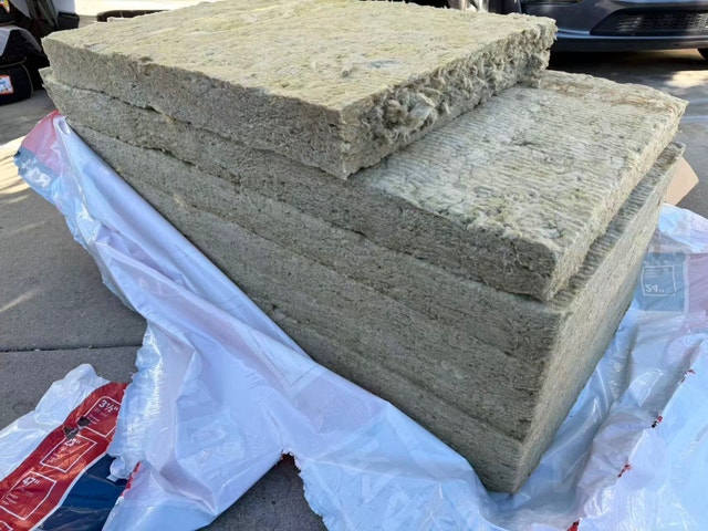 R14 Comfortbatt - 2x4 Wood Stud. 24 inches