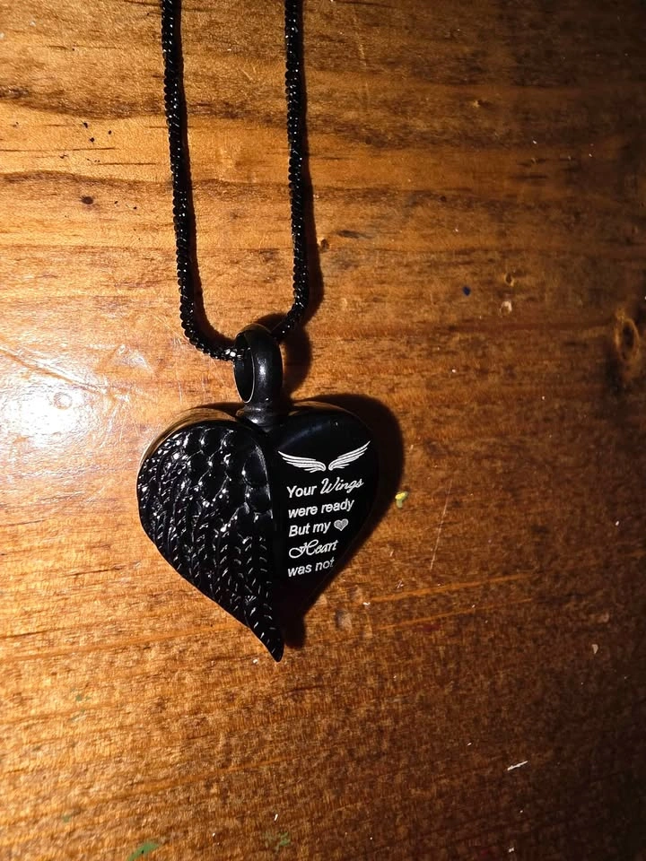 Heart Angel Wing Cremation Urn Necklace - photo 2