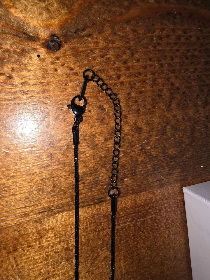 Heart Angel Wing Cremation Urn Necklace - photo 3