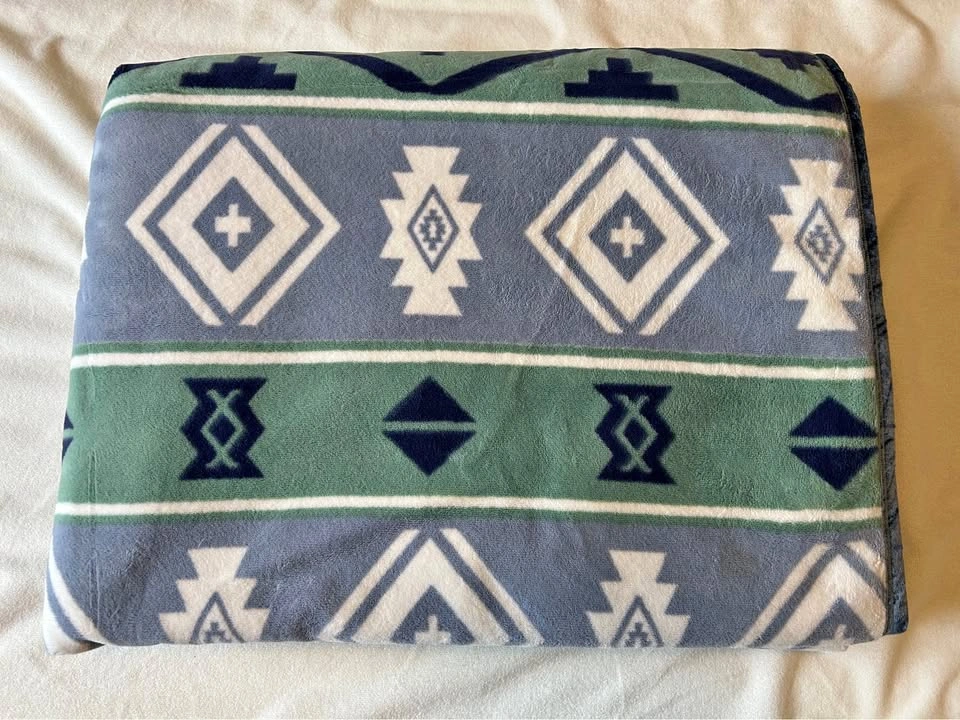 Twin Size Warm Thick Fleece Comforter Blanket 68” x 85”