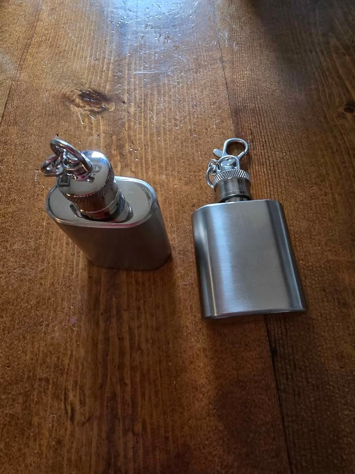 Set of 2 Stainless Steel 1 oz Keychain Flasks - photo 2