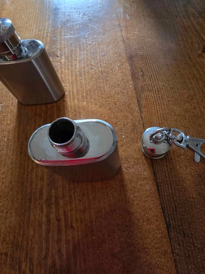 Set of 2 Stainless Steel 1 oz Keychain Flasks - photo 3