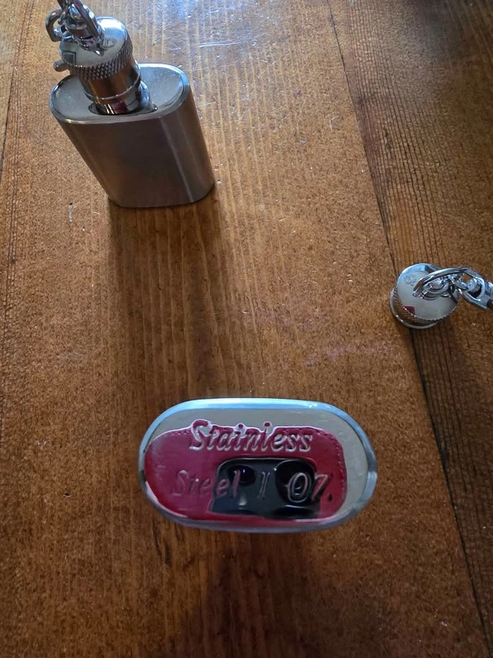 Set of 2 Stainless Steel 1 oz Keychain Flasks - photo 4