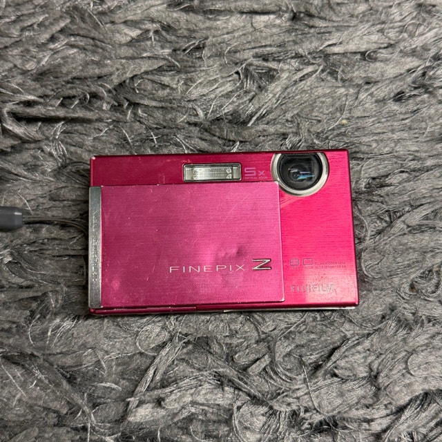 Fujifilm FinePix Z Compact Digital Camera - Magenta Pink
