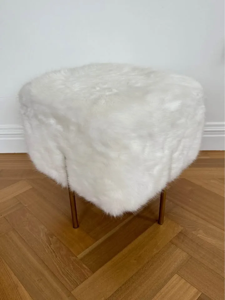 Modani White Faux Fur Cube Ottoman image indicator(2)