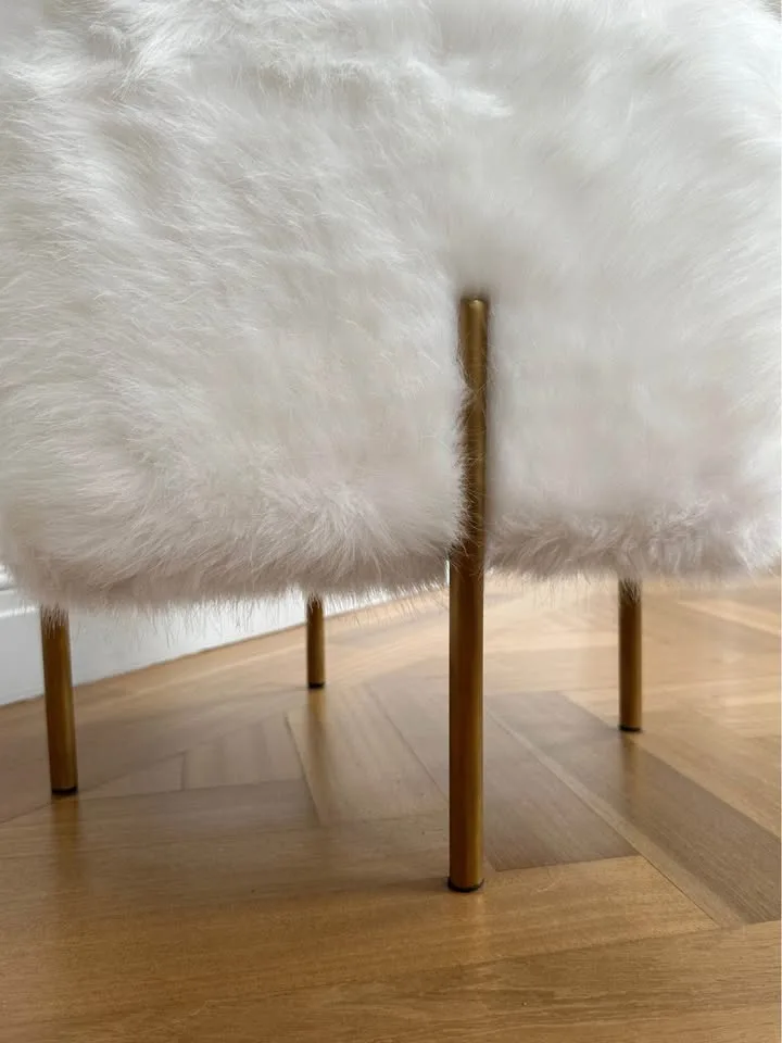 Modani White Faux Fur Cube Ottoman image indicator(3)