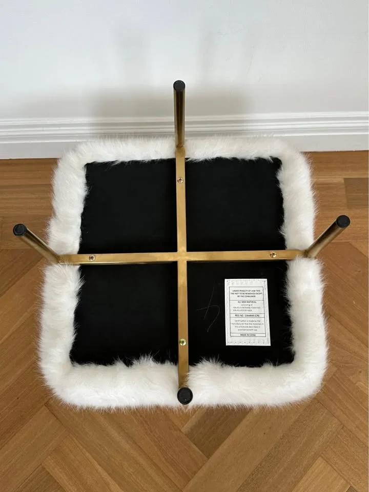 Modani White Faux Fur Cube Ottoman image indicator(4)