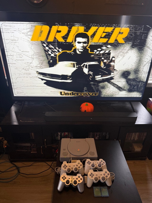 PlayStation 1 with 4 controllers and 2 memory cards - photo 2