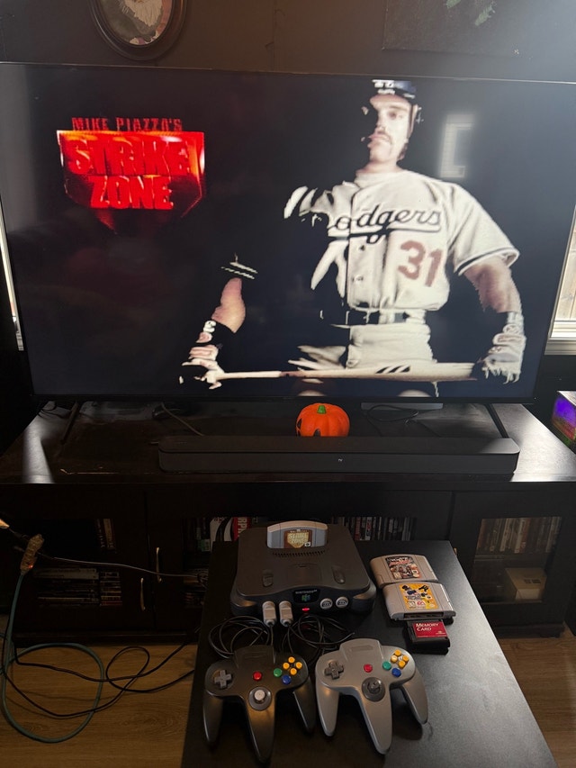 N64 console 2 controllers 3 games - photo 3