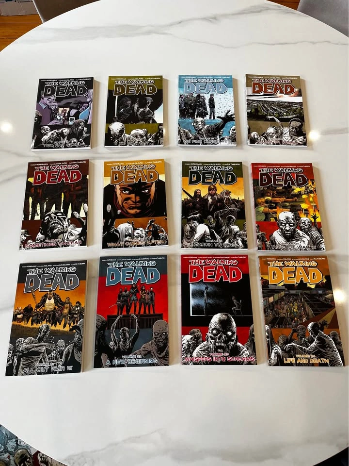 The Walking Dead Comics Volumes 1-2 - photo 3