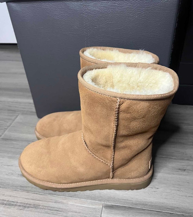 UGG Women's Classic Short II Boots Size 8