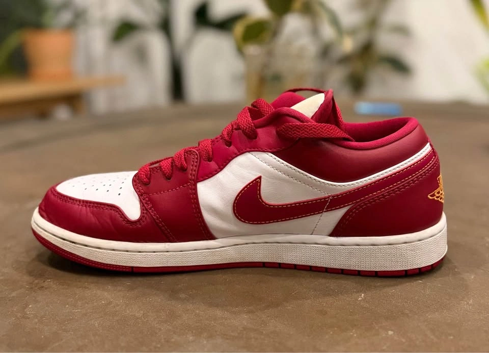 Air Jordan 1 Low Red - photo 2