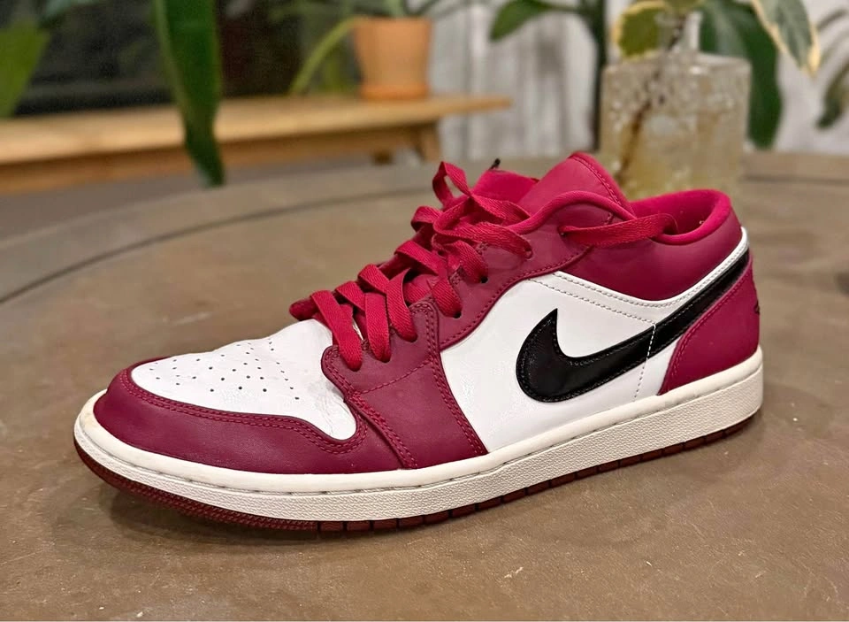 Nike Air Jordan 1 Low - Red and Black