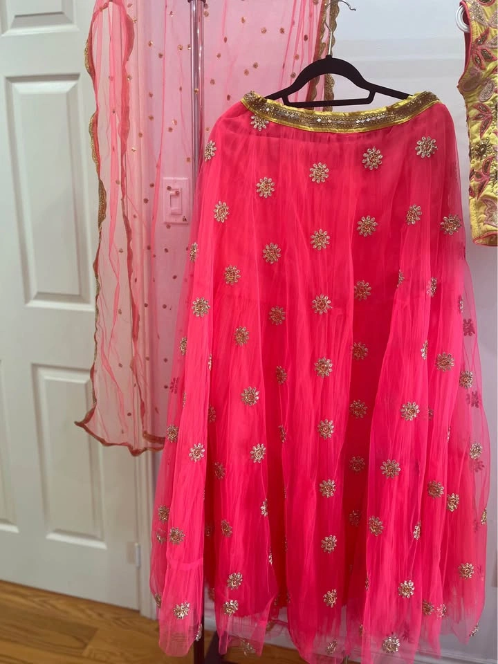 Gorgeous Hot Pink & Gold Lehenga Set – 12-15 years - photo 3