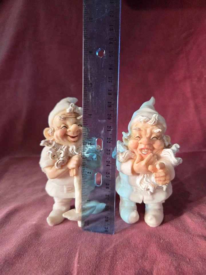 Vintage 90s Resin Gnomes (Pair of 2) - photo 3