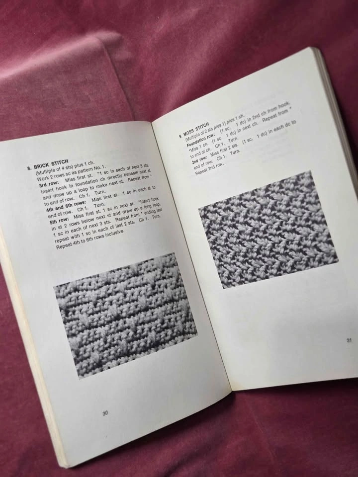 A Complete Guide to Crochet Stitches (Vintage 70s Paperback) - photo 3