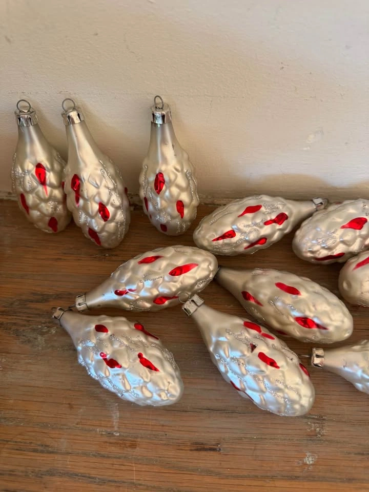 Vintage 1950s–60s Glass Pinecone Christmas Ornaments – Set of 11 - photo 2