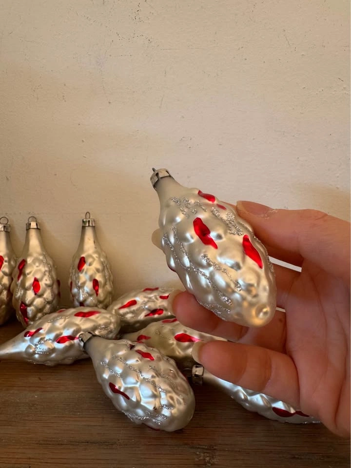 Vintage 1950s–60s Glass Pinecone Christmas Ornaments – Set of 11 - photo 4