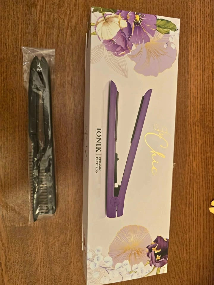 Le Chic Ionik Ceramic Flat Iron Complete Set Open Box