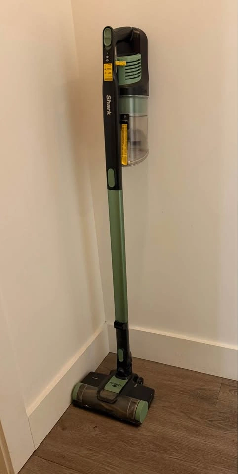 Shark Rocket Pro Cordless Stick Vacuum - photo 2