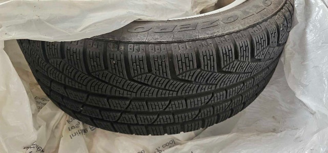 BMW OEM 17” Rims & Pirelli Run-Flat Winter Tires (225/50R17) - photo 4
