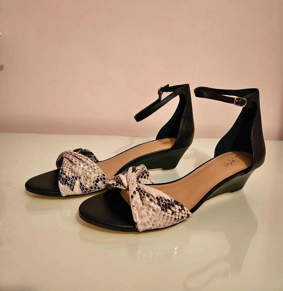 Women's Leather Ankle Strap Wedge Shoes (size 9 1/2)