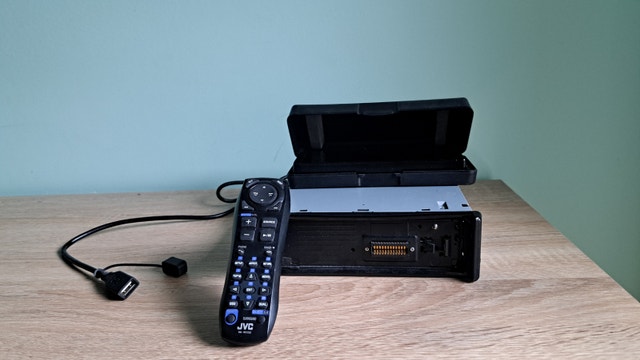 JVC KD-AVX40 Single-Din Car Stereo - photo 2