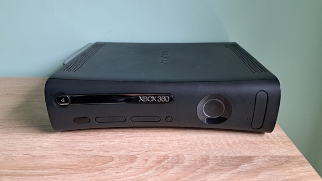 Refurbished Xbox 360 Elite Bundle - photo 2