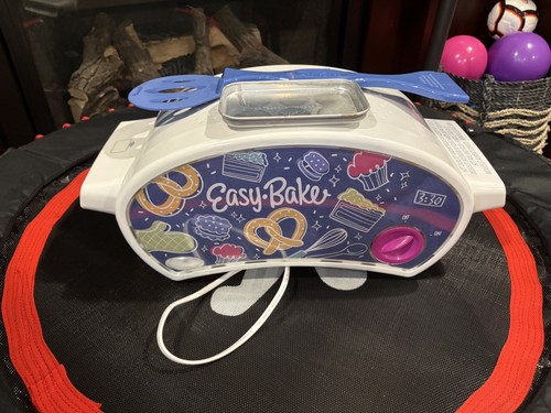 EasyBake oven - Creative Baking Toy