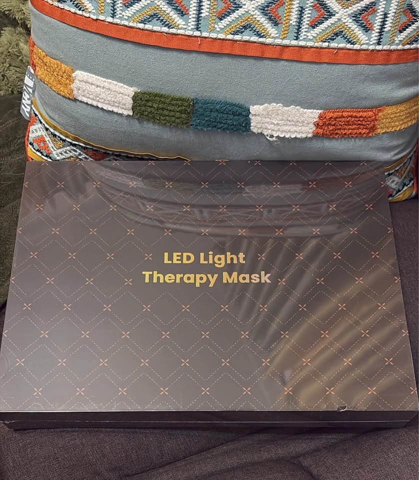 LED Light Therapy Face Mask - photo 2
