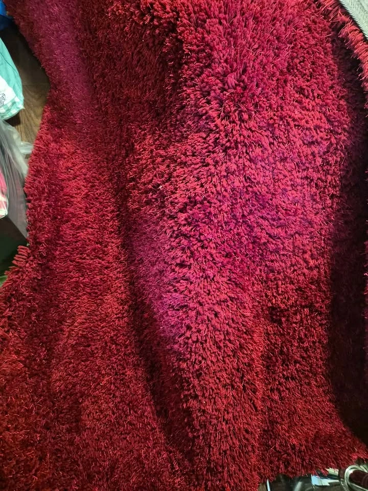 Red High Pile new carpet Available - photo 3