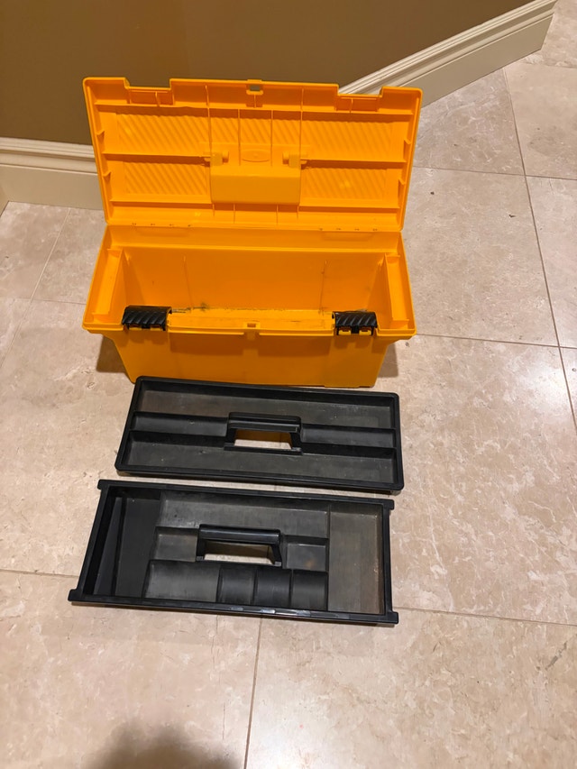 Large Rubbermaid Tool Box - 2 Trays - photo 2