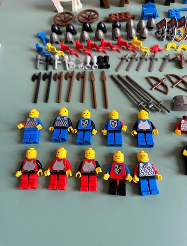 Vintage LEGO Castle Knights Lot 14 Minifigures 6 Horses - photo 2