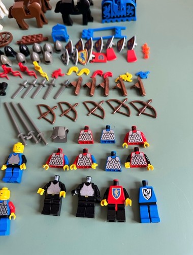 Vintage LEGO Castle Knights Lot 14 Minifigures 6 Horses - photo 3