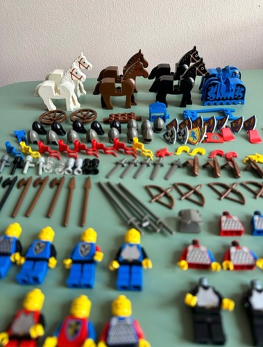 Vintage LEGO Castle Knights Lot 14 Minifigures 6 Horses - photo 4