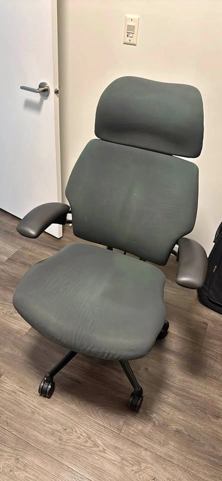 Humanscale Freedom Headrest Office Chair