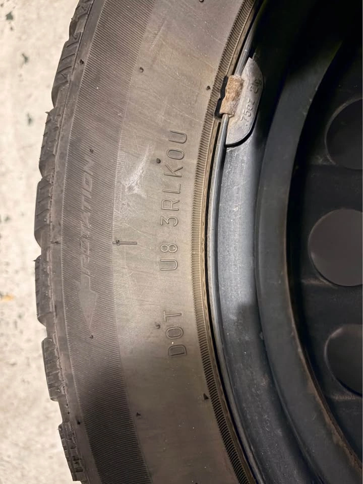 4 Uniroyal Winter Tires in Steel Rims - 215/55R17 - photo 3
