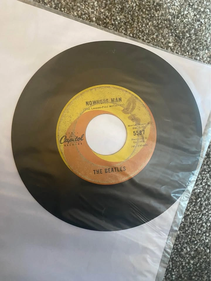 The Beatles Lot, 45’s, Cassette, VHS - photo 3