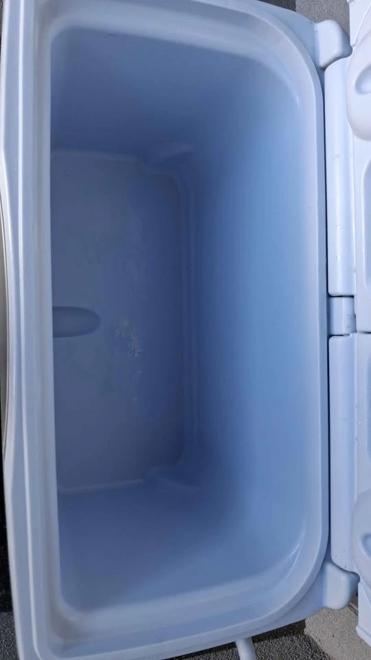 Rubbermaid Wheeled Cooler with Split Lid - photo 3
