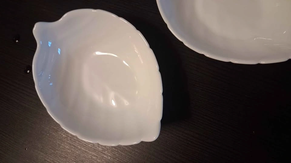 Set of 3 White Leaf-Shaped Ceramic Bowls - photo 2