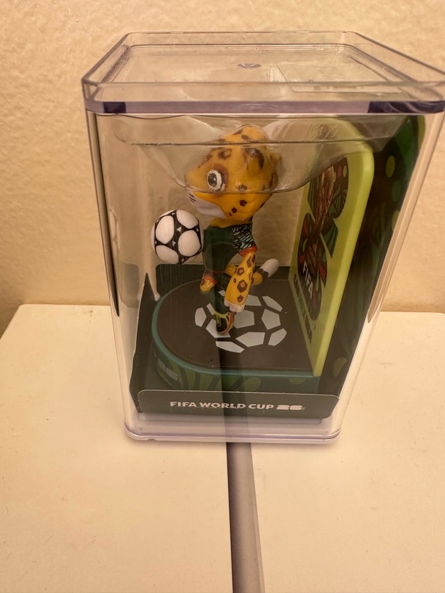 FIFA World Cup Mascot Figurine - photo 2