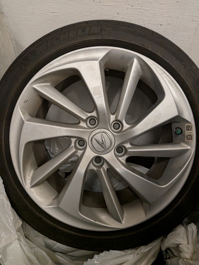 Acura 17-inch Alloy Wheel with Tire