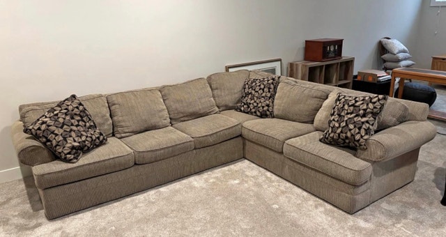 Sectional Couch+Pullout Bed:)