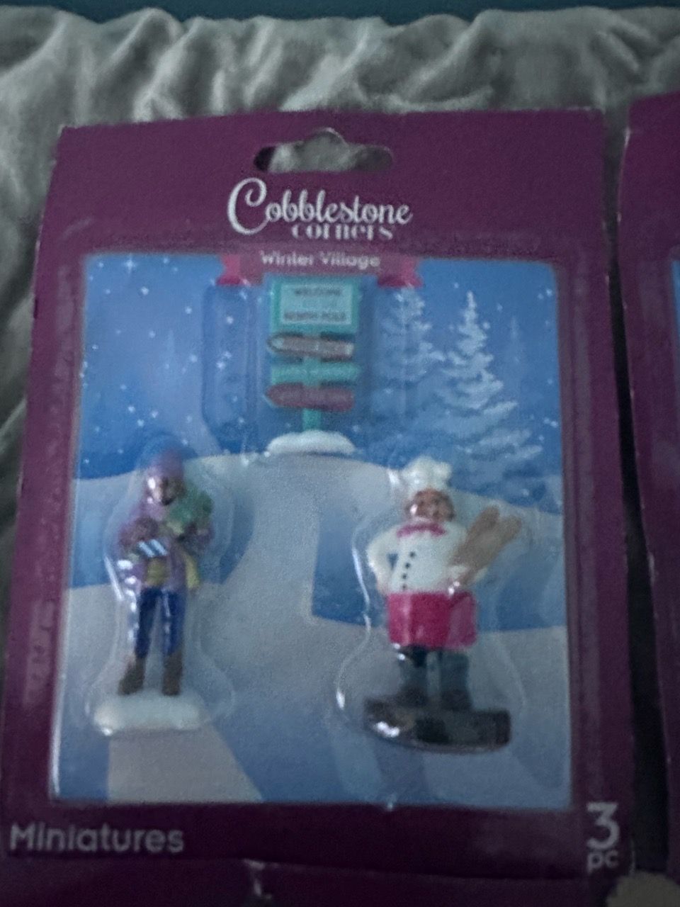 Cobblestone Corners Winter Village Miniatures Set - photo 4